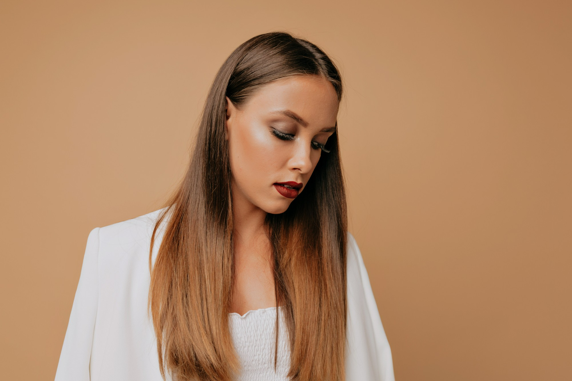 Savjeti za volumen i sjaj kose kod tankih i ravnih vlasi – trikovi za instant efekt